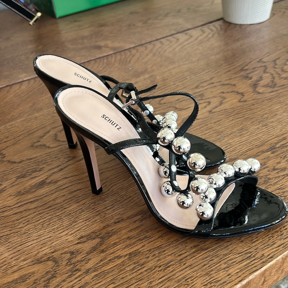 Schutz Nellie Black Pat Leather Single Sole Pearl Detail Dainty Sandal